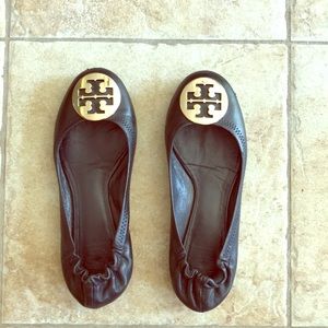 MK classy black flats ✨